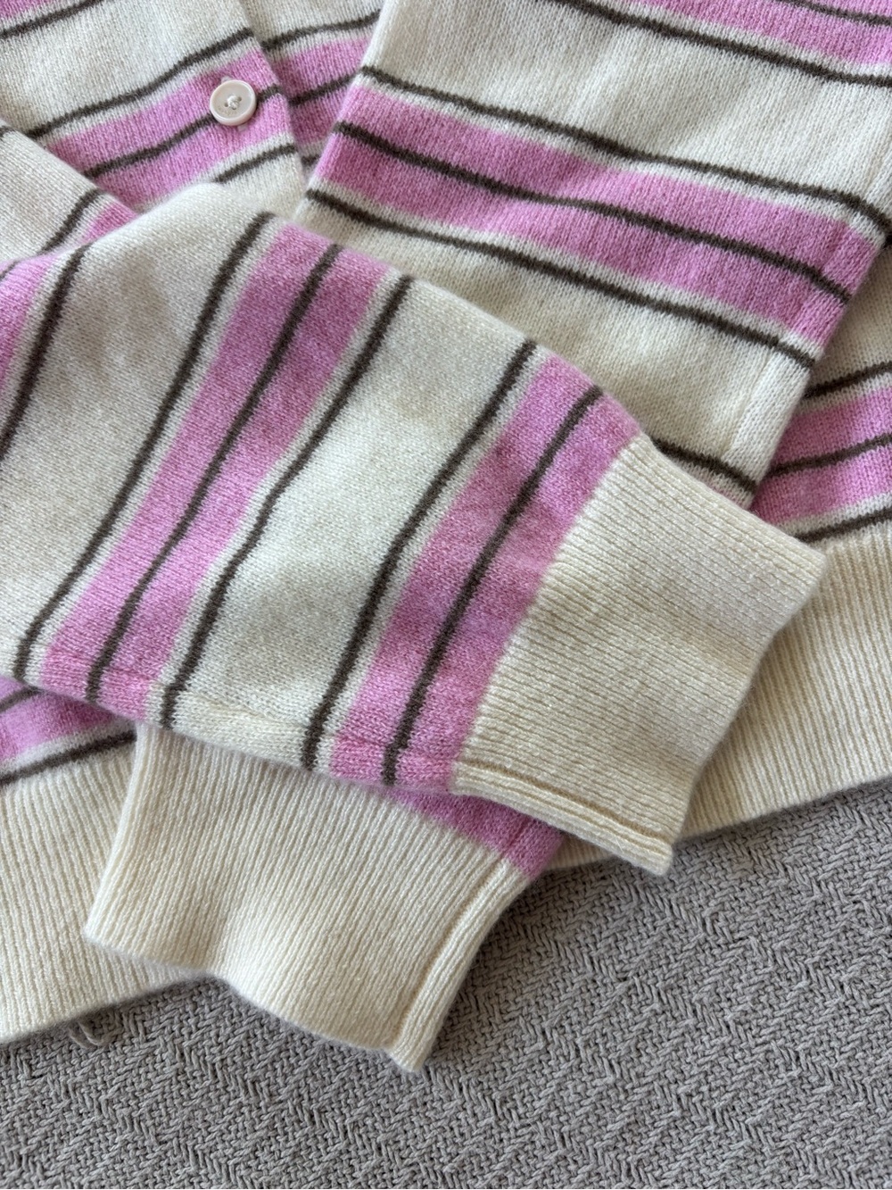 Aritiza Bare Cashmere Noteworthy Cardigan - Picture 6 of 9